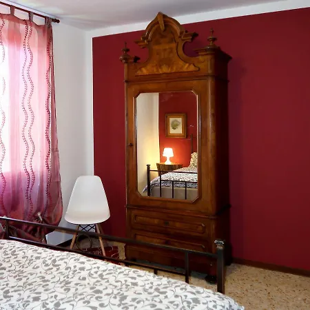 Casa Secondo 450s * Livo (Lombardy)